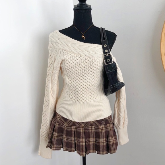 Forever 21 Cream Off-Shoulder Sweater - Picture 2 of 9